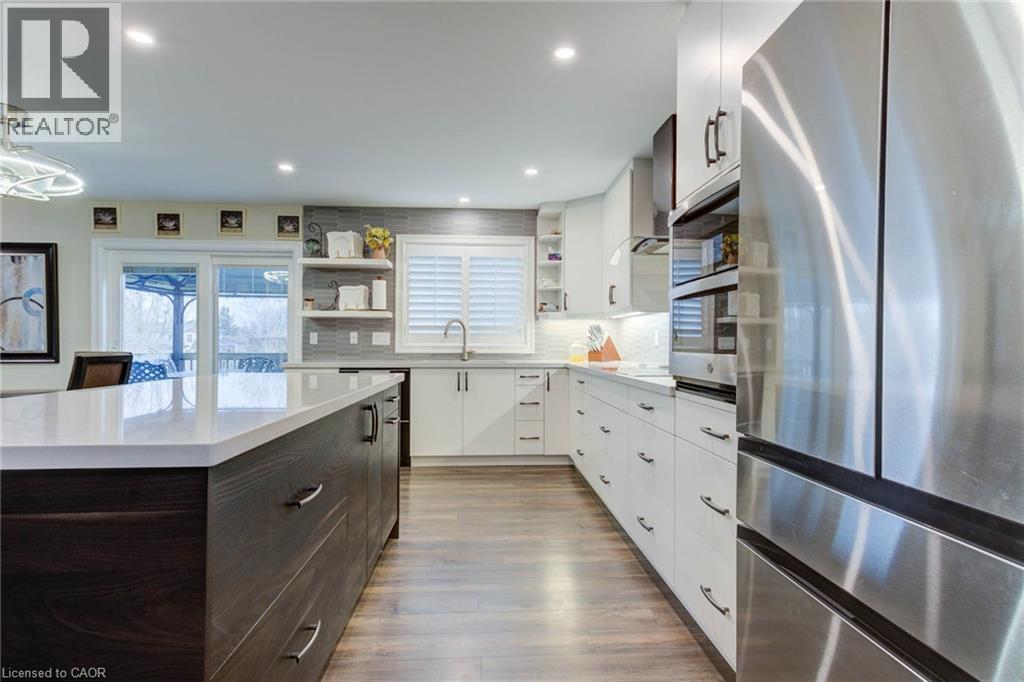 128 Schmidt Drive, Arthur, ON - Indoor Photo Showing Kitchen With Upgraded Kitchen