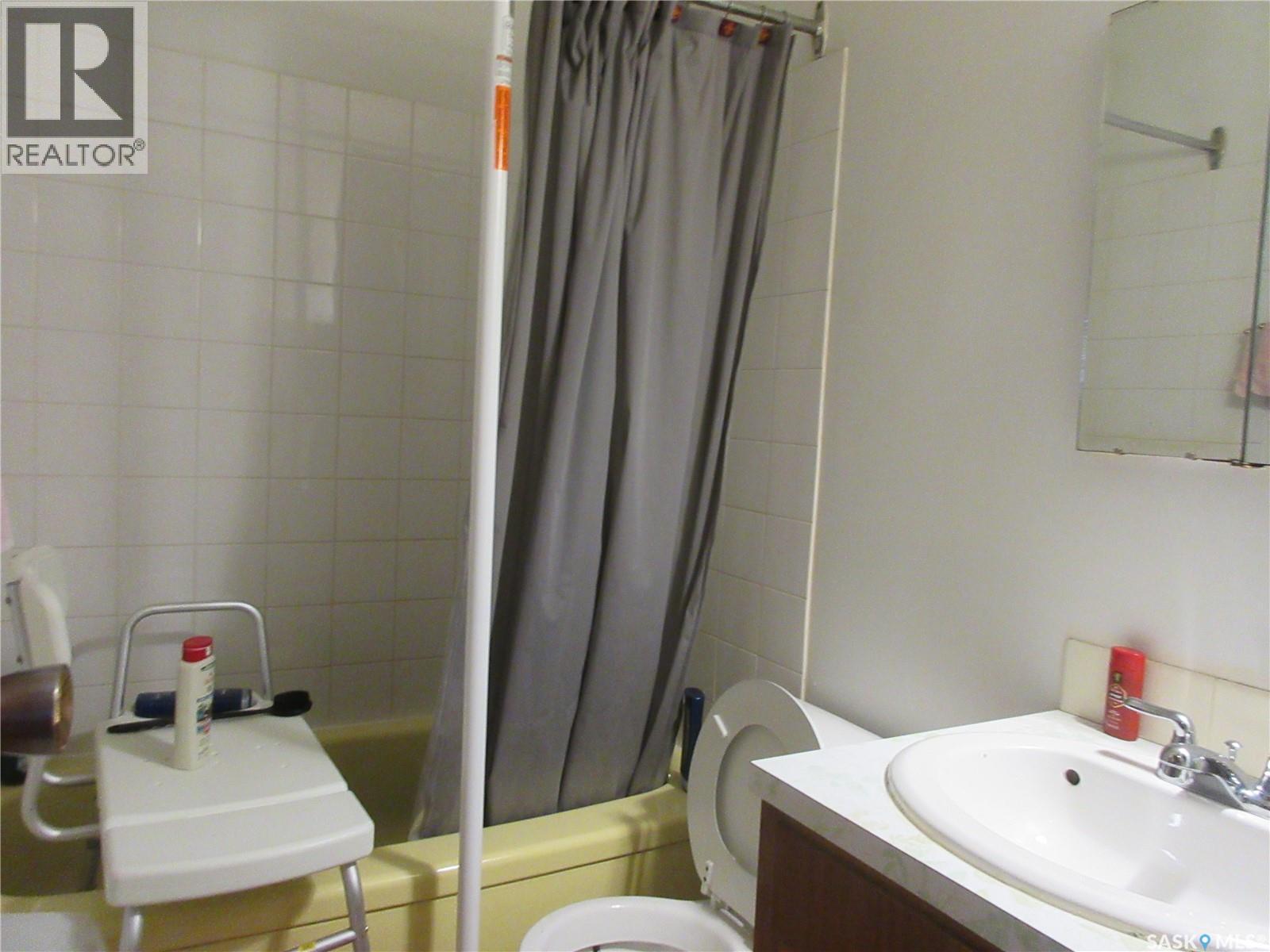 182 Rothwell Crescent, Regina, SK - Indoor Photo Showing Bathroom