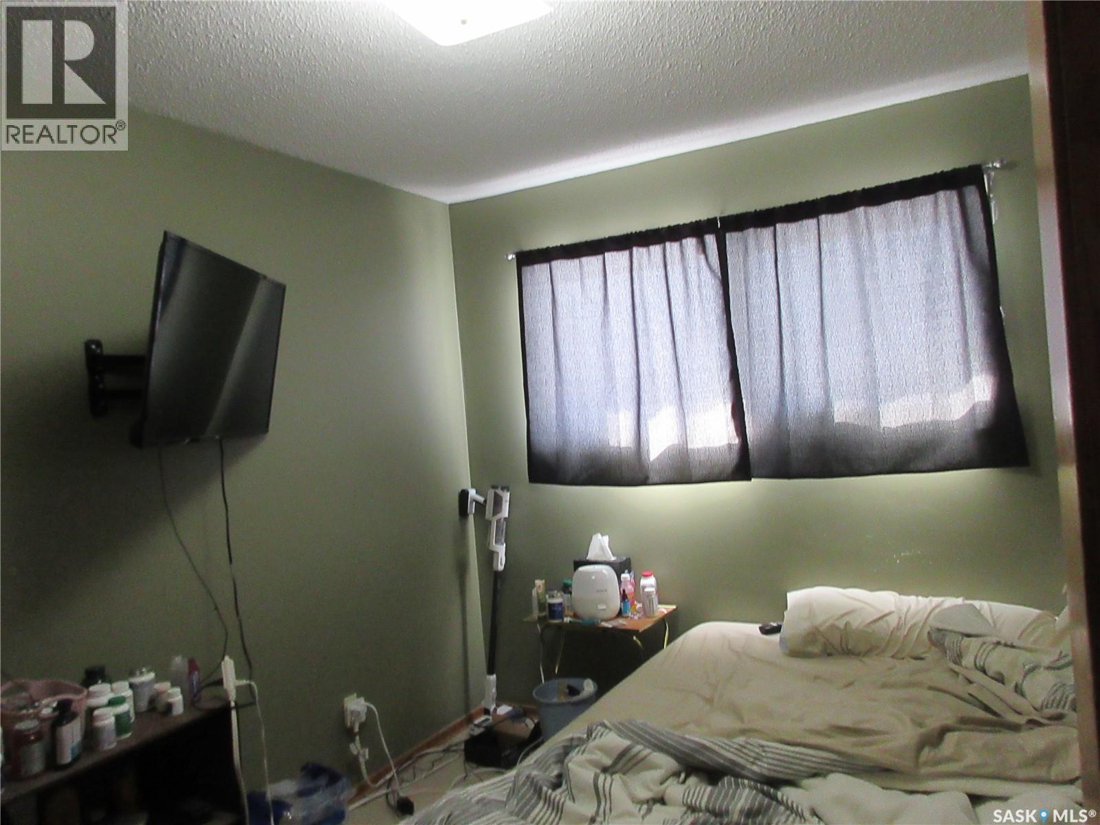 182 Rothwell Crescent, Regina, SK - Indoor Photo Showing Bedroom