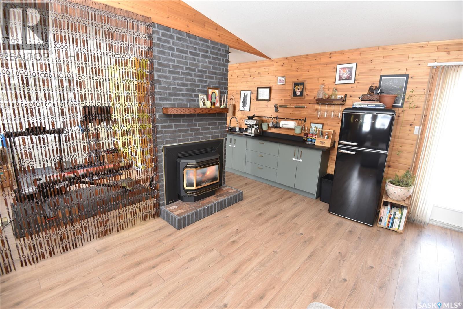 115 4Th Avenue E, Nipawin, SK - Indoor With Fireplace
