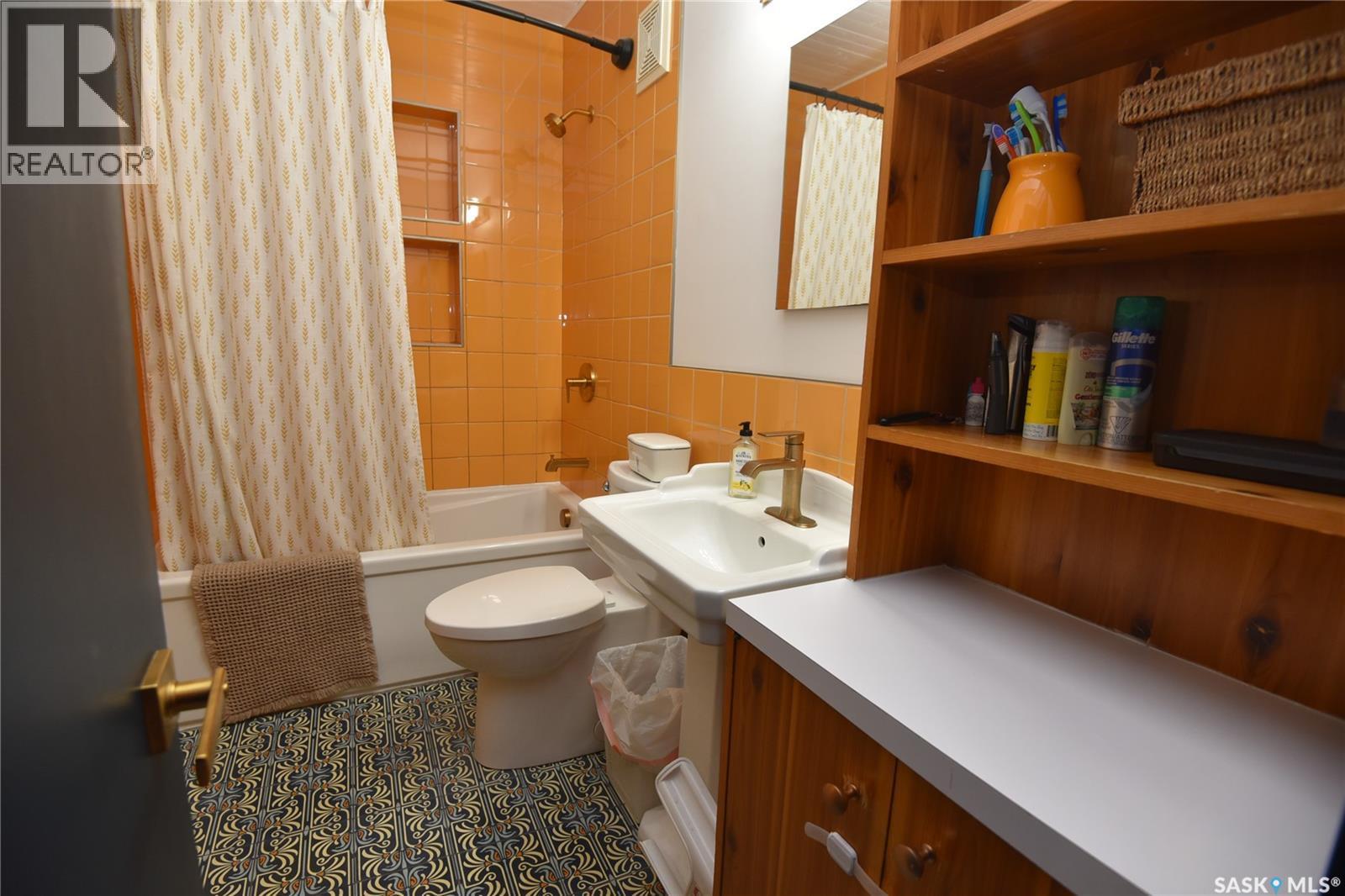 115 4Th Avenue E, Nipawin, SK - Indoor Photo Showing Bathroom