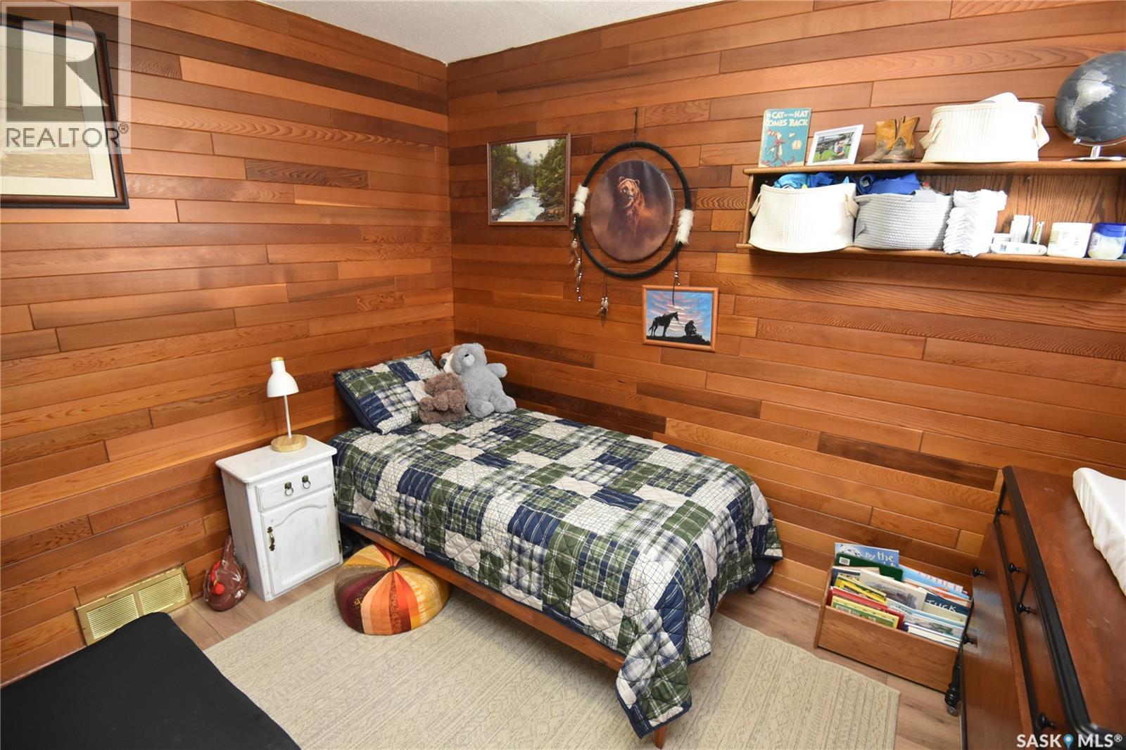 115 4Th Avenue E, Nipawin, SK - Indoor Photo Showing Bedroom