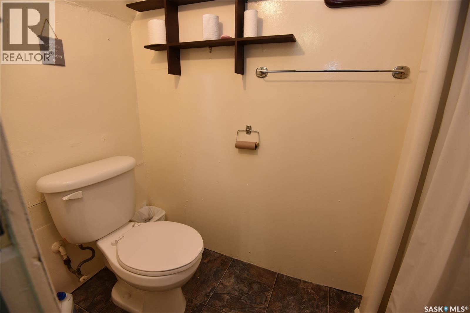 115 4Th Avenue E, Nipawin, SK - Indoor Photo Showing Bathroom