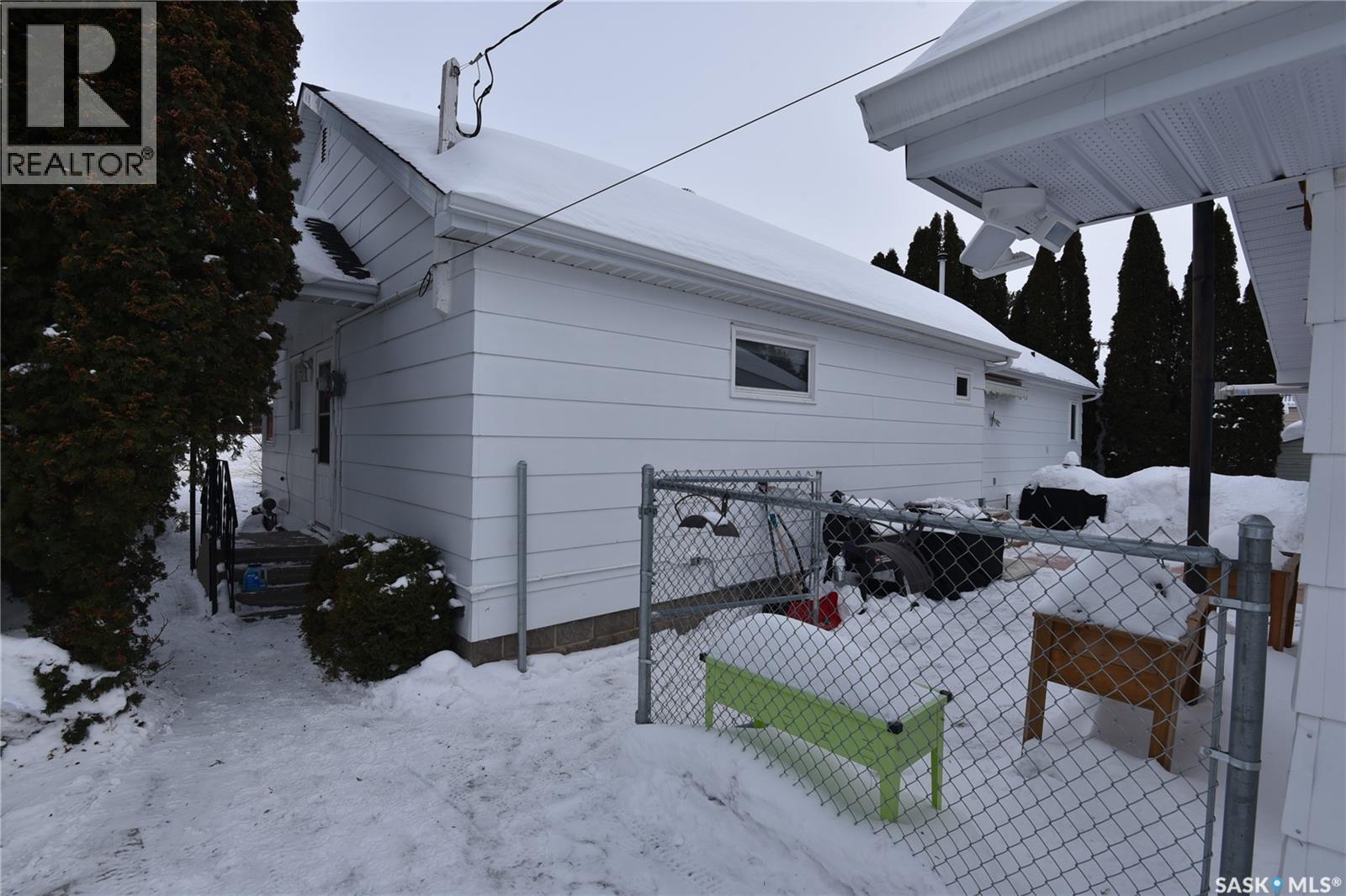 115 4Th Avenue E, Nipawin, SK - Outdoor With Exterior