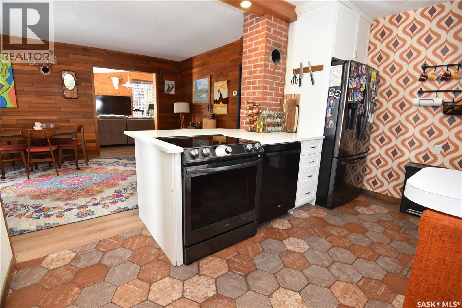 115 4Th Avenue E, Nipawin, SK - Indoor