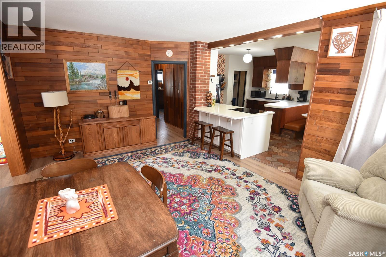 115 4Th Avenue E, Nipawin, SK - Indoor Photo Showing Living Room