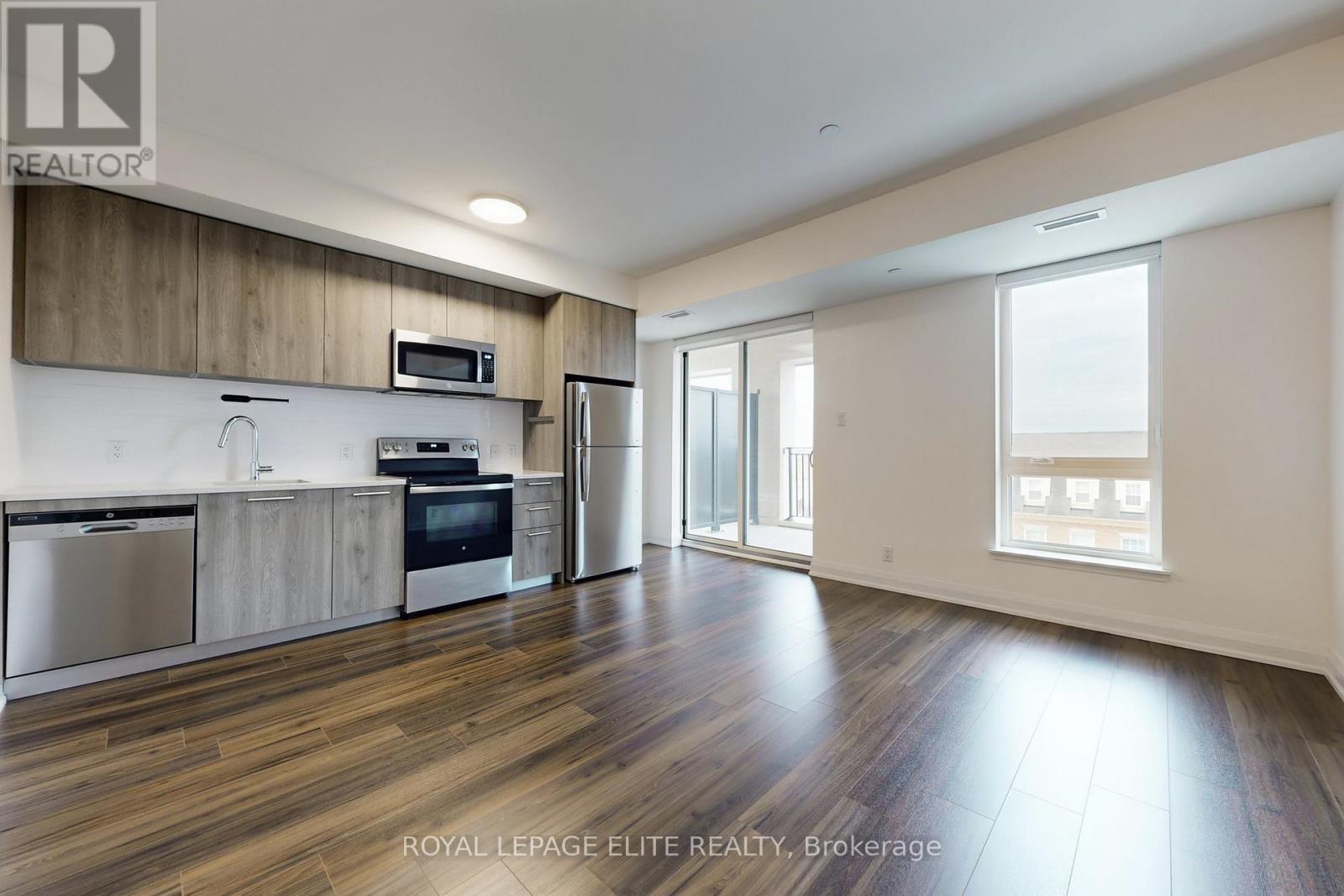 313 - 101 Cathedral High Street, Markham, ON - Indoor Photo Showing Kitchen With Stainless Steel Kitchen