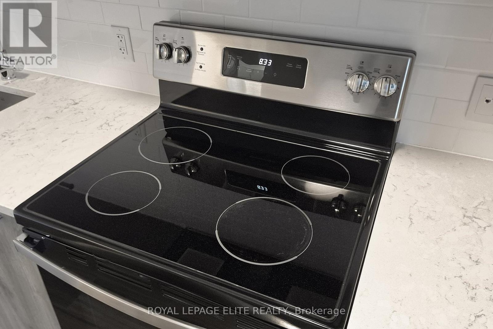 313 - 101 Cathedral High Street, Markham, ON - Indoor Photo Showing Kitchen