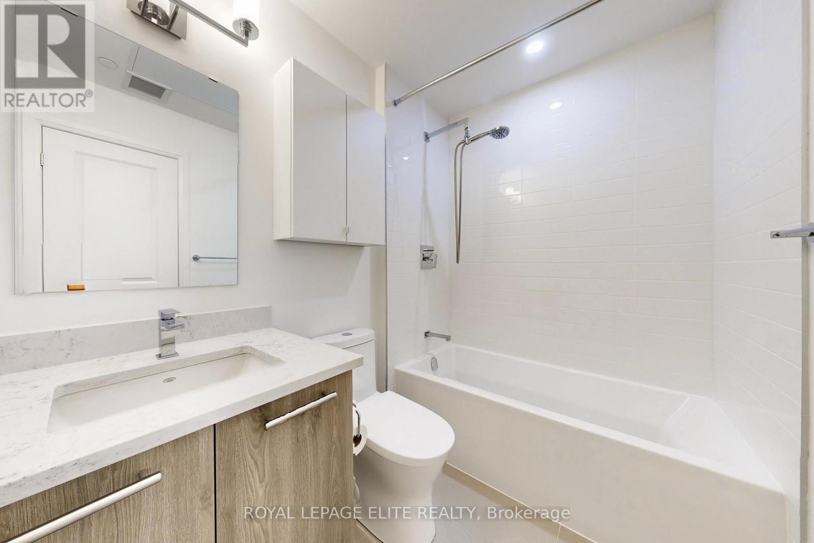 313 - 101 Cathedral High Street, Markham, ON - Indoor Photo Showing Bathroom