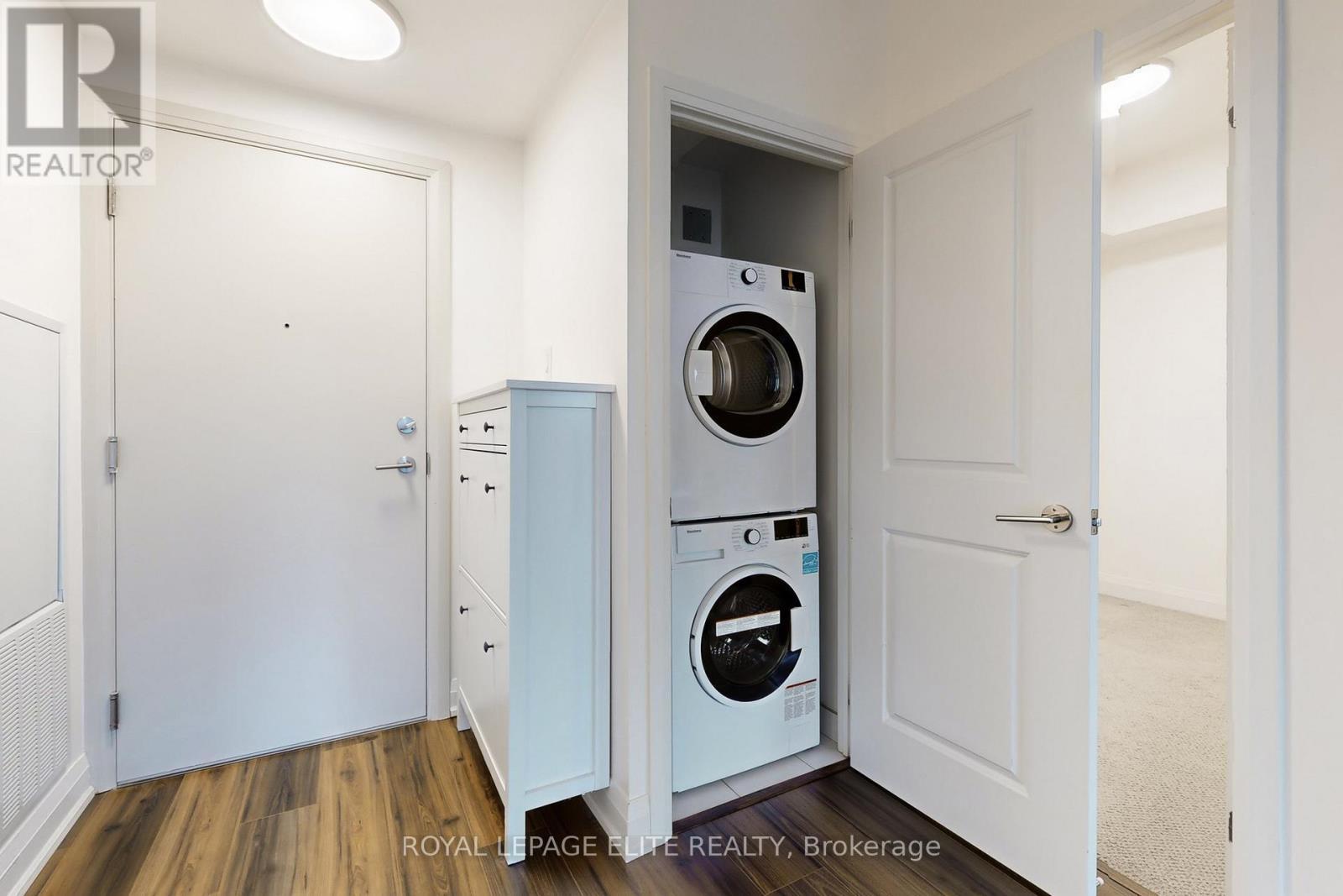 313 - 101 Cathedral High Street, Markham, ON - Indoor Photo Showing Laundry Room