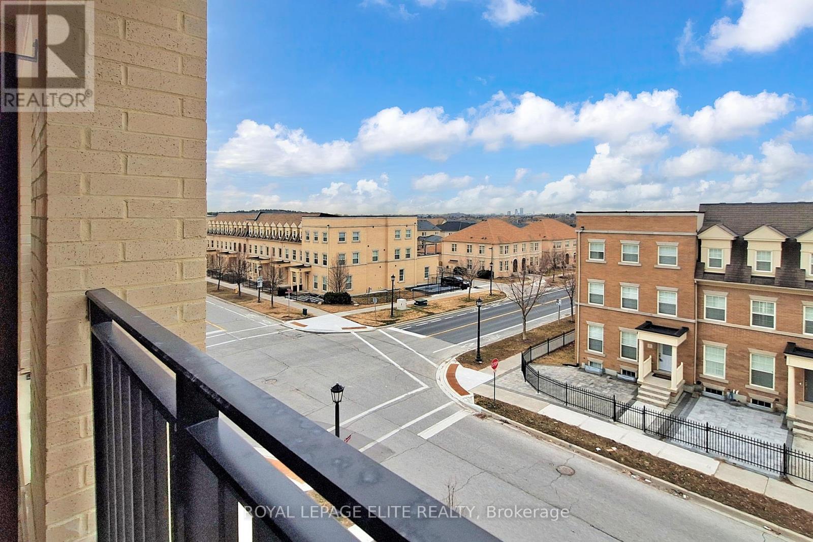 313 - 101 Cathedral High Street, Markham, ON - Outdoor