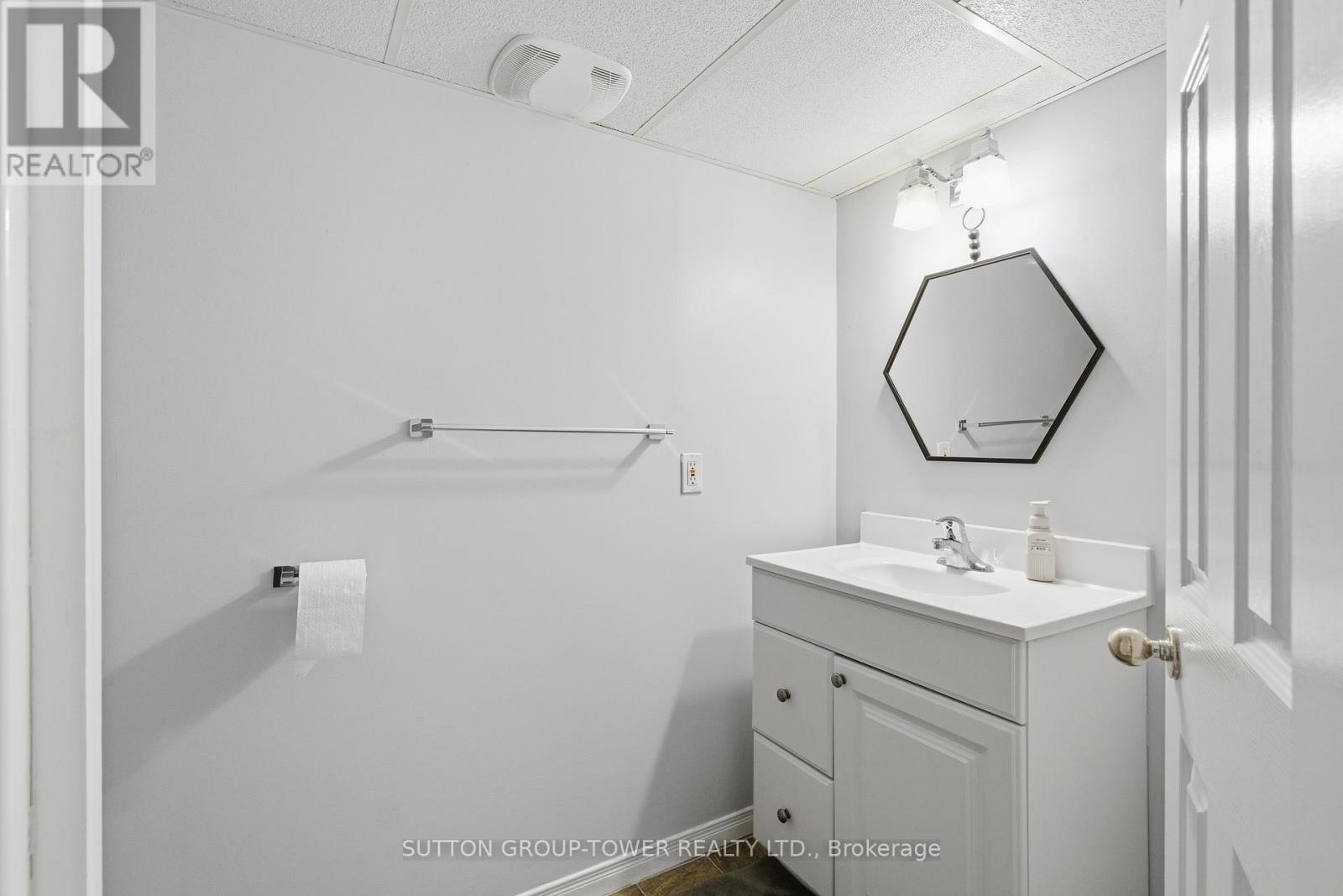 360 Dunsmore Lane, Barrie, ON - Indoor Photo Showing Bathroom