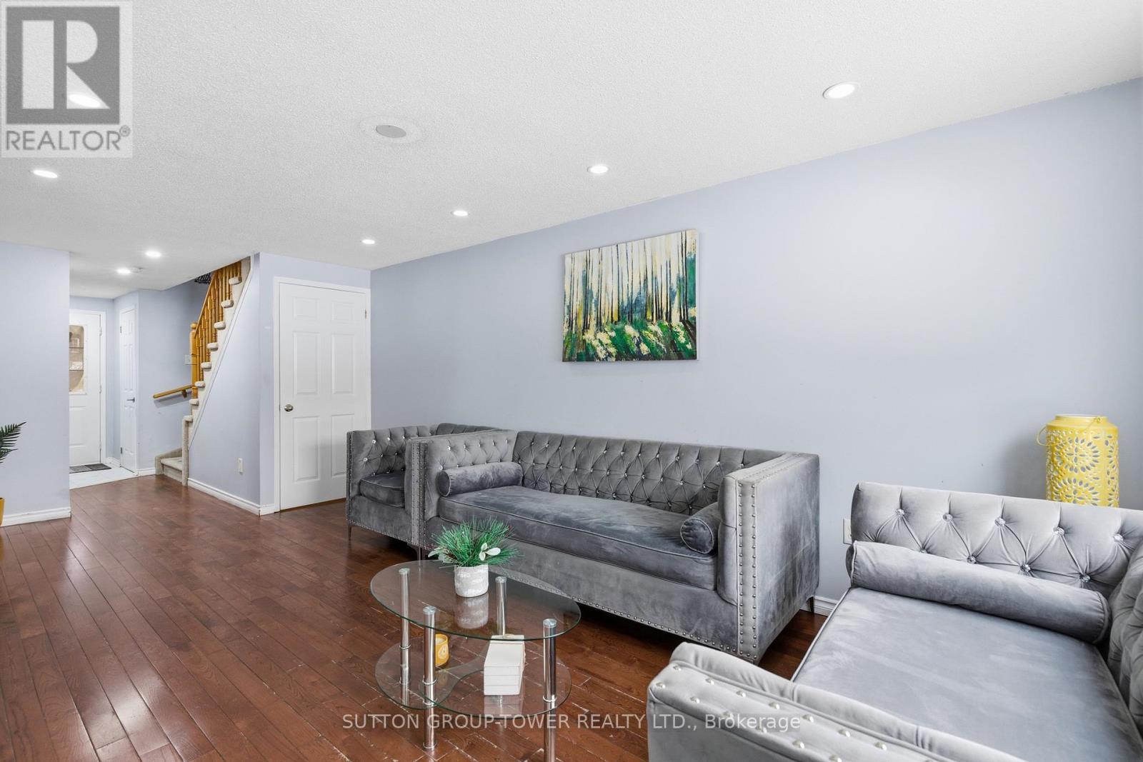 360 Dunsmore Lane, Barrie, ON - Indoor Photo Showing Living Room