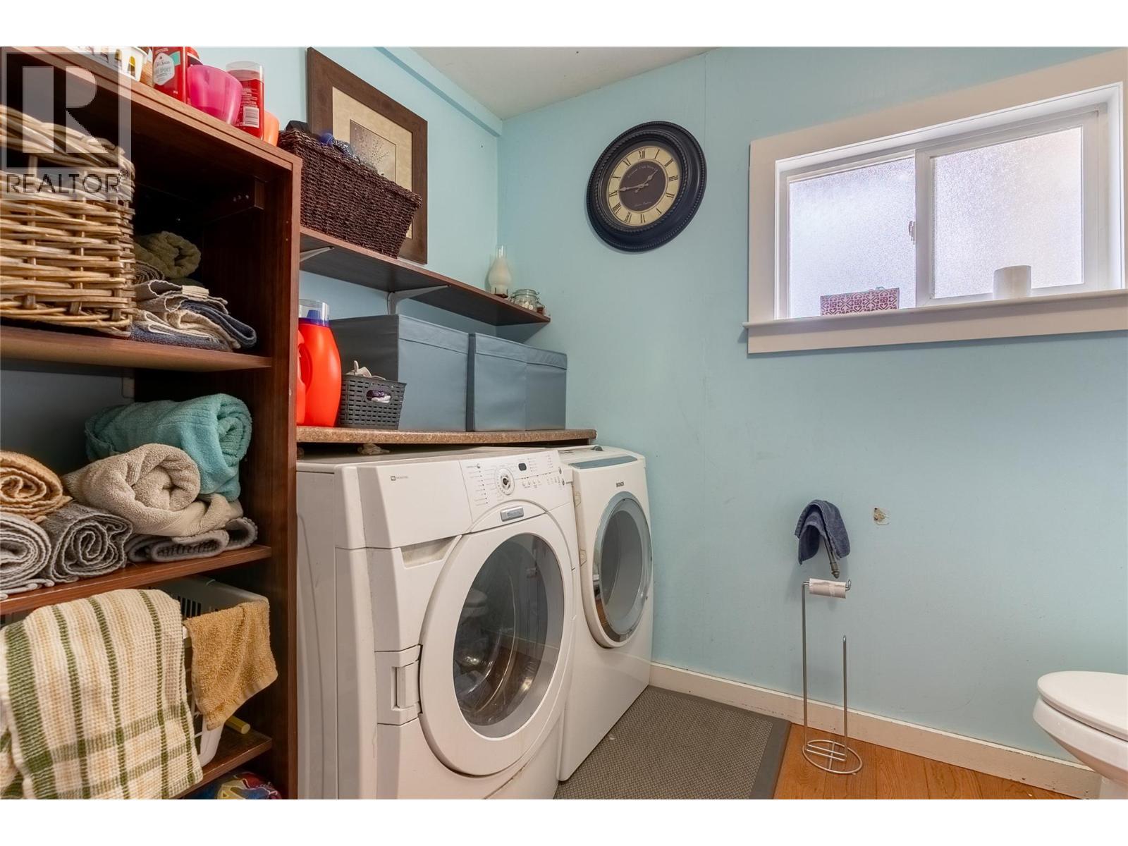 1556 Chasm Road, Clinton, BC - Indoor Photo Showing Laundry Room