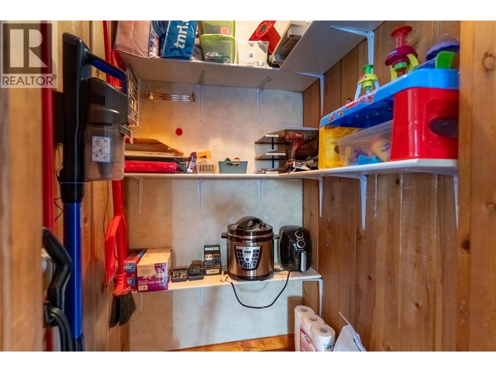 1556 Chasm Road, Clinton, BC - Indoor