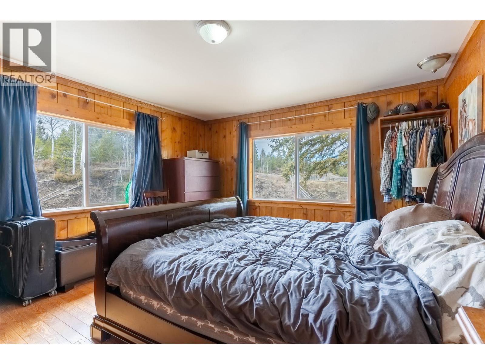 1556 Chasm Road, Clinton, BC - Indoor Photo Showing Bedroom