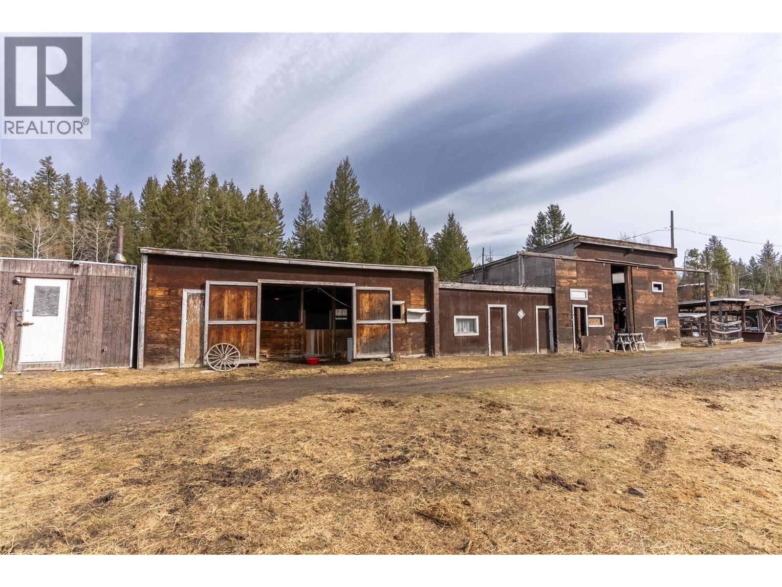 1556 Chasm Road, Clinton, BC - Outdoor With Deck Patio Veranda