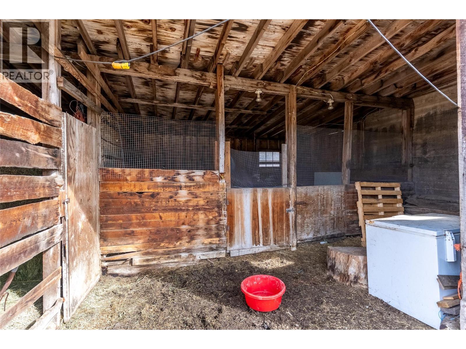 1556 Chasm Road, Clinton, BC - Indoor
