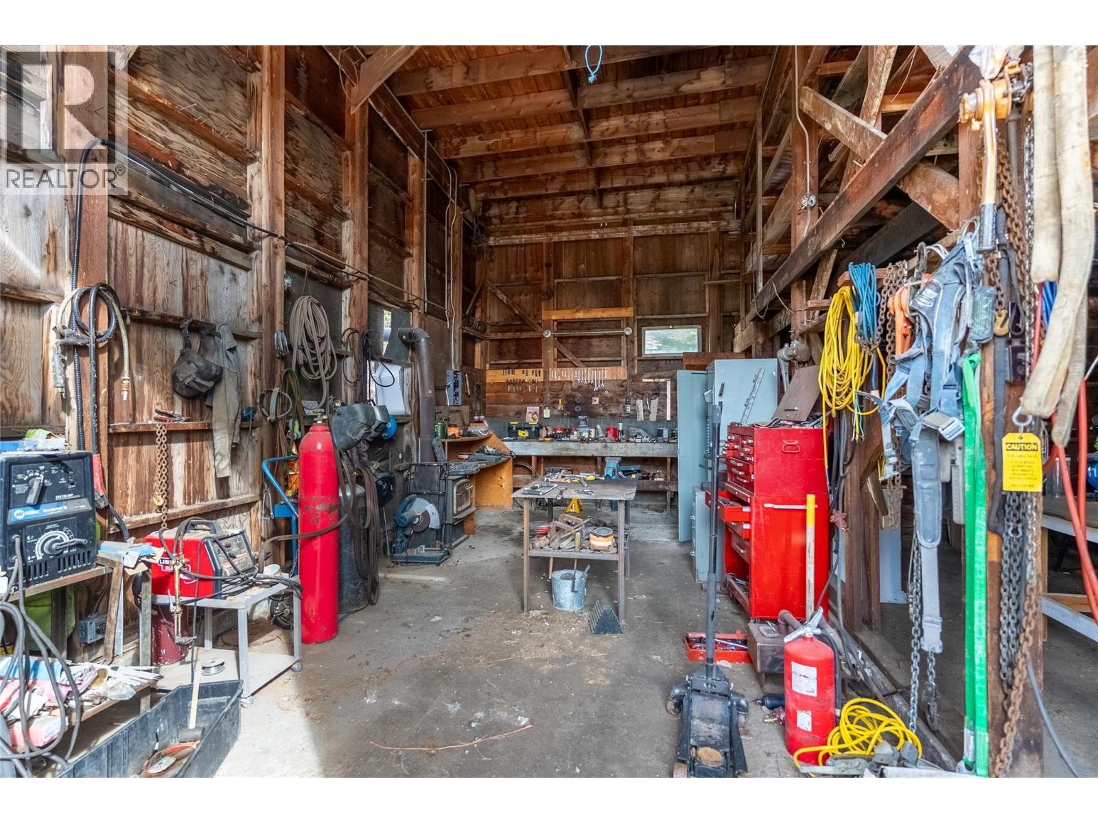 1556 Chasm Road, Clinton, BC - Indoor