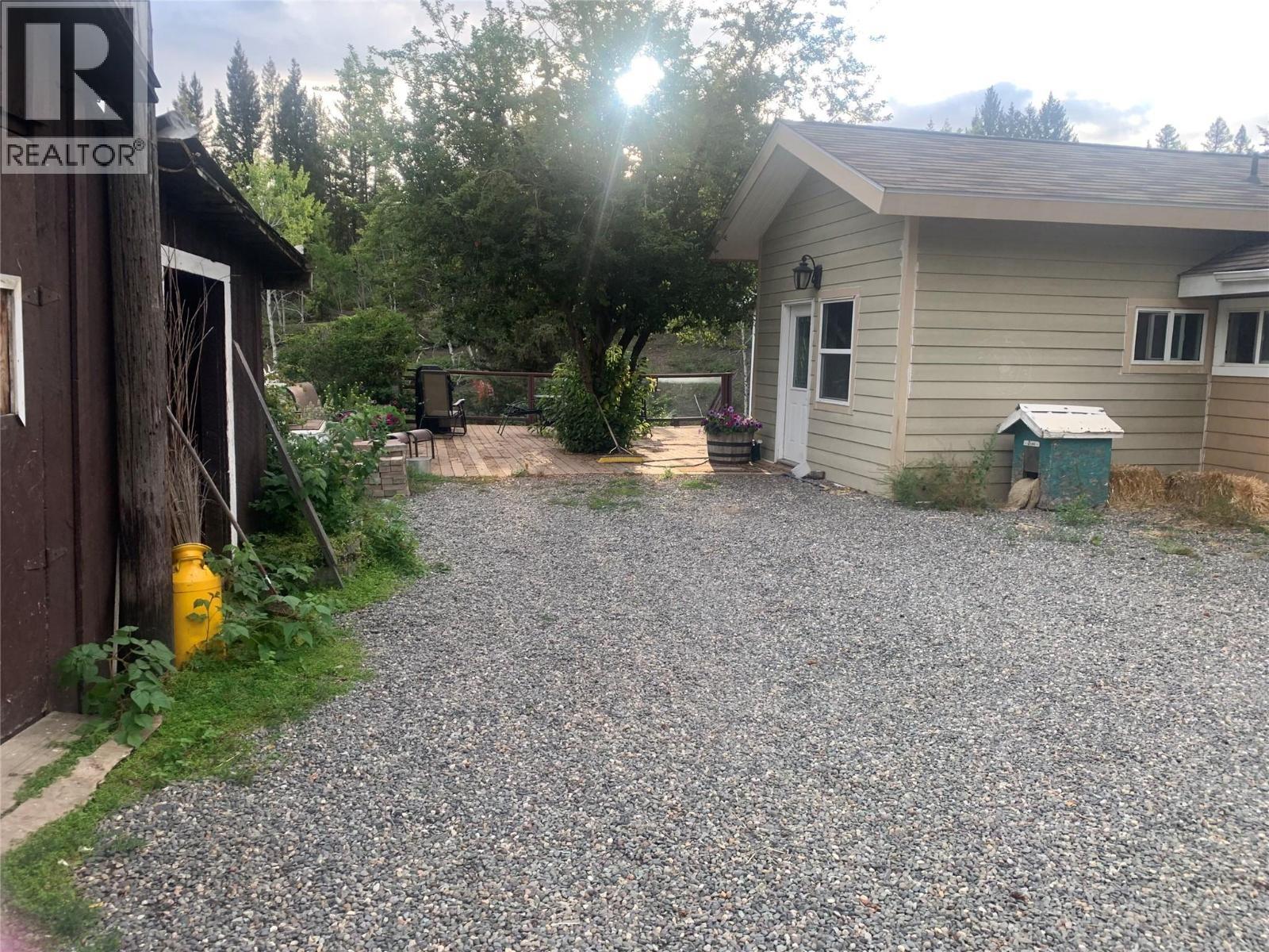 1556 Chasm Road, Clinton, BC - Outdoor