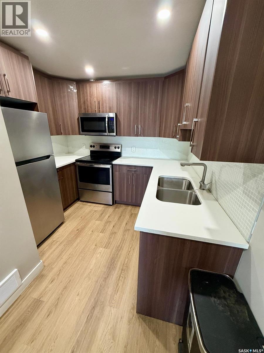 3326 Green Turtle Road, Regina, SK - Indoor Photo Showing Kitchen With Double Sink
