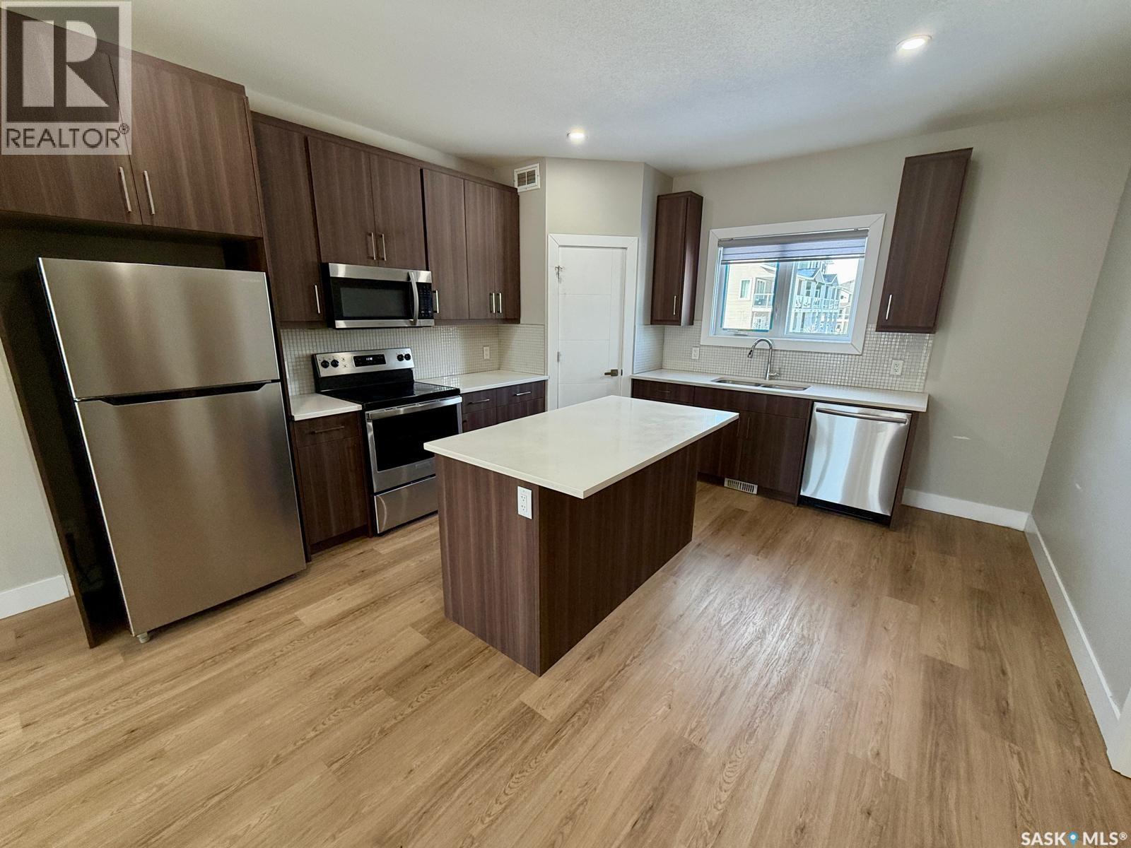 3326 Green Turtle Road, Regina, SK - Indoor Photo Showing Kitchen