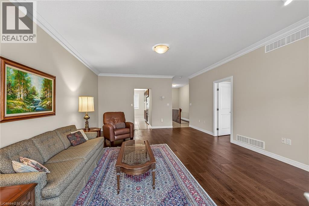 18 Ecker Lane, Hamilton, ON - Indoor Photo Showing Living Room