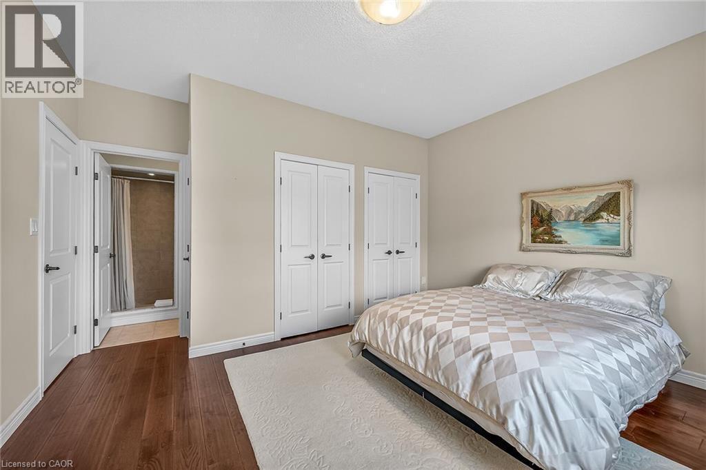18 Ecker Lane, Hamilton, ON - Indoor Photo Showing Bedroom