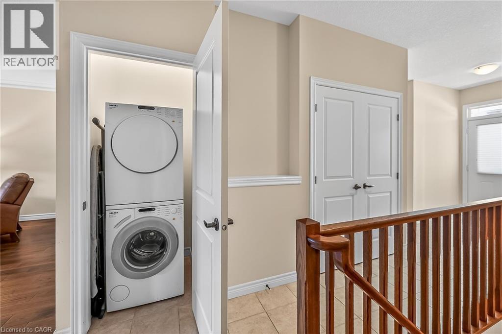 18 Ecker Lane, Hamilton, ON - Indoor Photo Showing Laundry Room