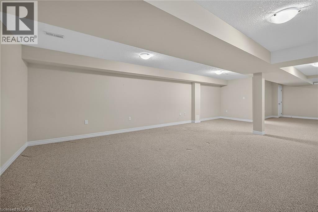 18 Ecker Lane, Hamilton, ON - Indoor Photo Showing Other Room