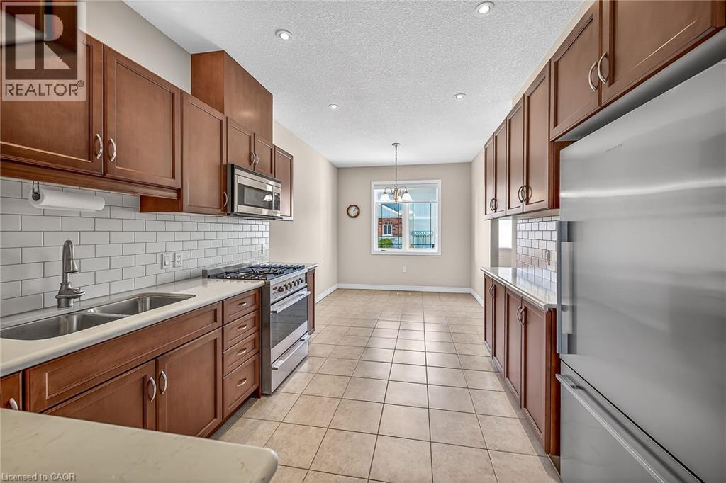 18 Ecker Lane, Hamilton, ON - Indoor Photo Showing Kitchen With Stainless Steel Kitchen With Double Sink With Upgraded Kitchen