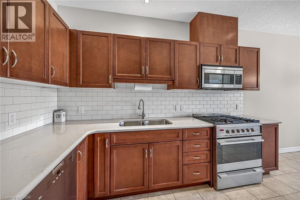 18 Ecker Lane, Hamilton, ON - Indoor Photo Showing Kitchen With Double Sink