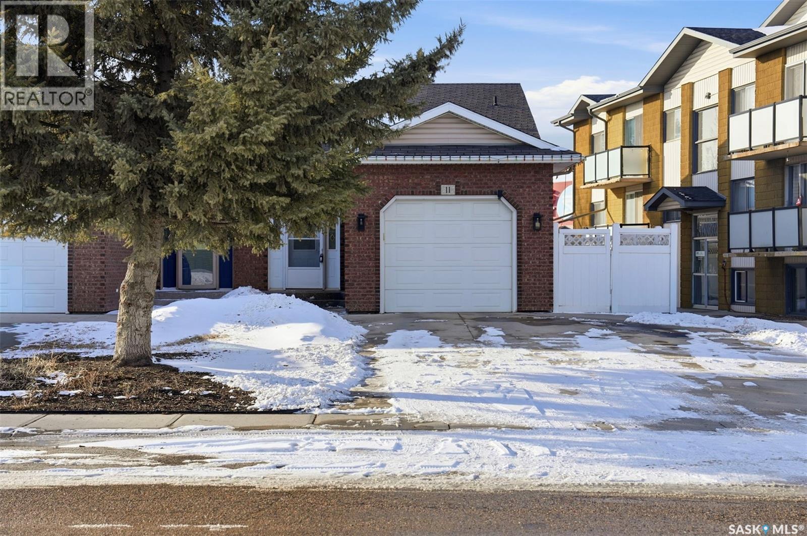 11 Columbia Drive, Saskatoon, SK - Outdoor