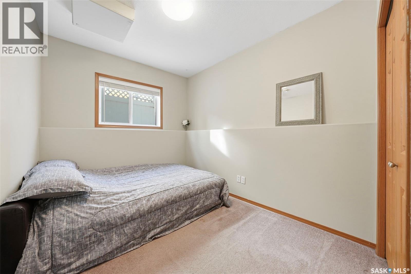 11 Columbia Drive, Saskatoon, SK - Indoor Photo Showing Bedroom