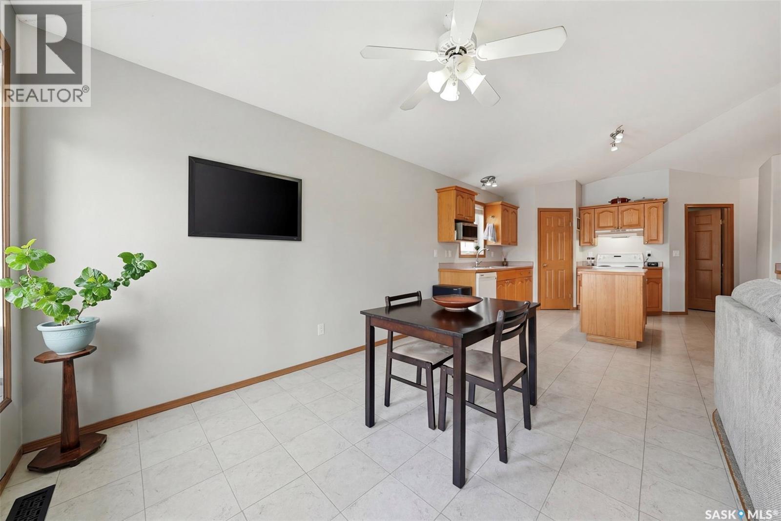 11 Columbia Drive, Saskatoon, SK - Indoor