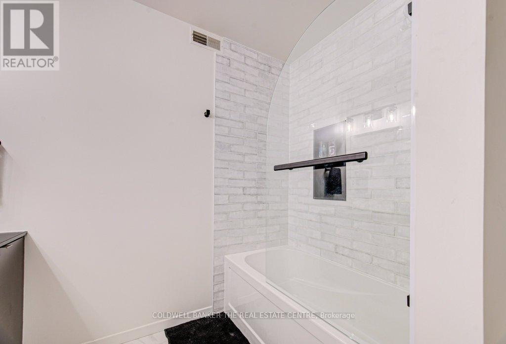 103 - 85 Spruce Street, Cambridge, ON - Indoor Photo Showing Bathroom