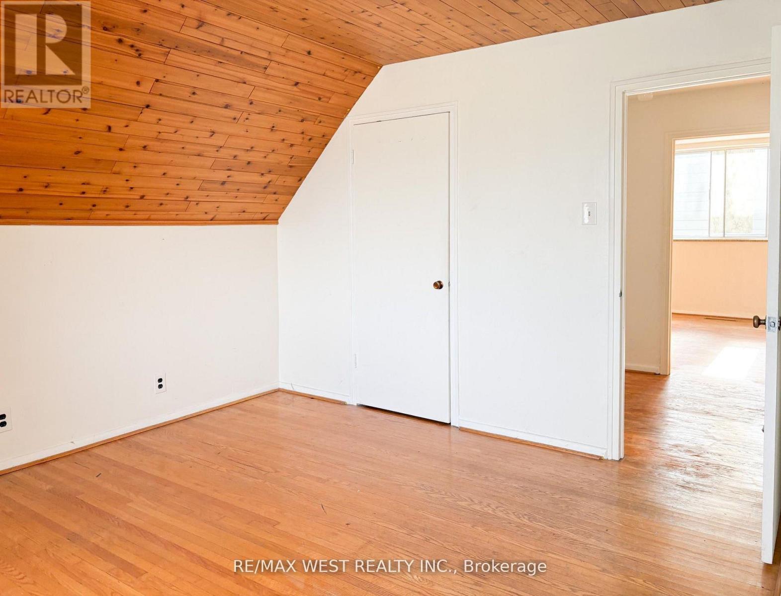 32 Broadleaf Road, Toronto, ON - Indoor Photo Showing Other Room