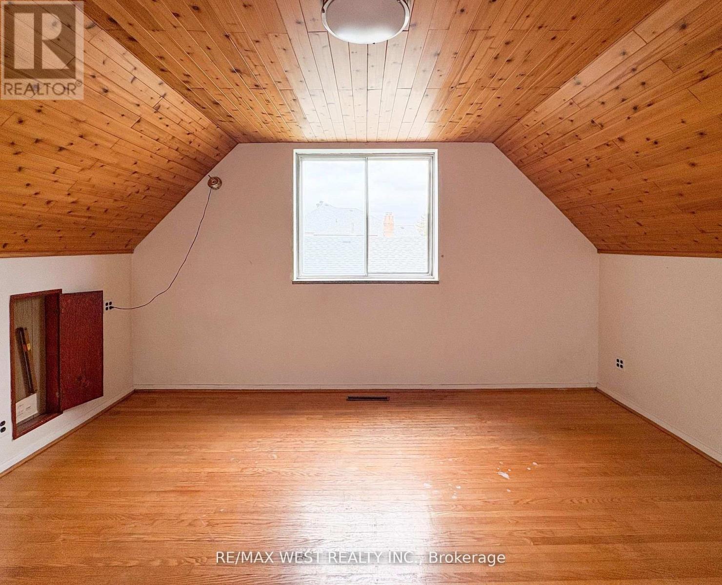 32 Broadleaf Road, Toronto, ON - Indoor Photo Showing Other Room