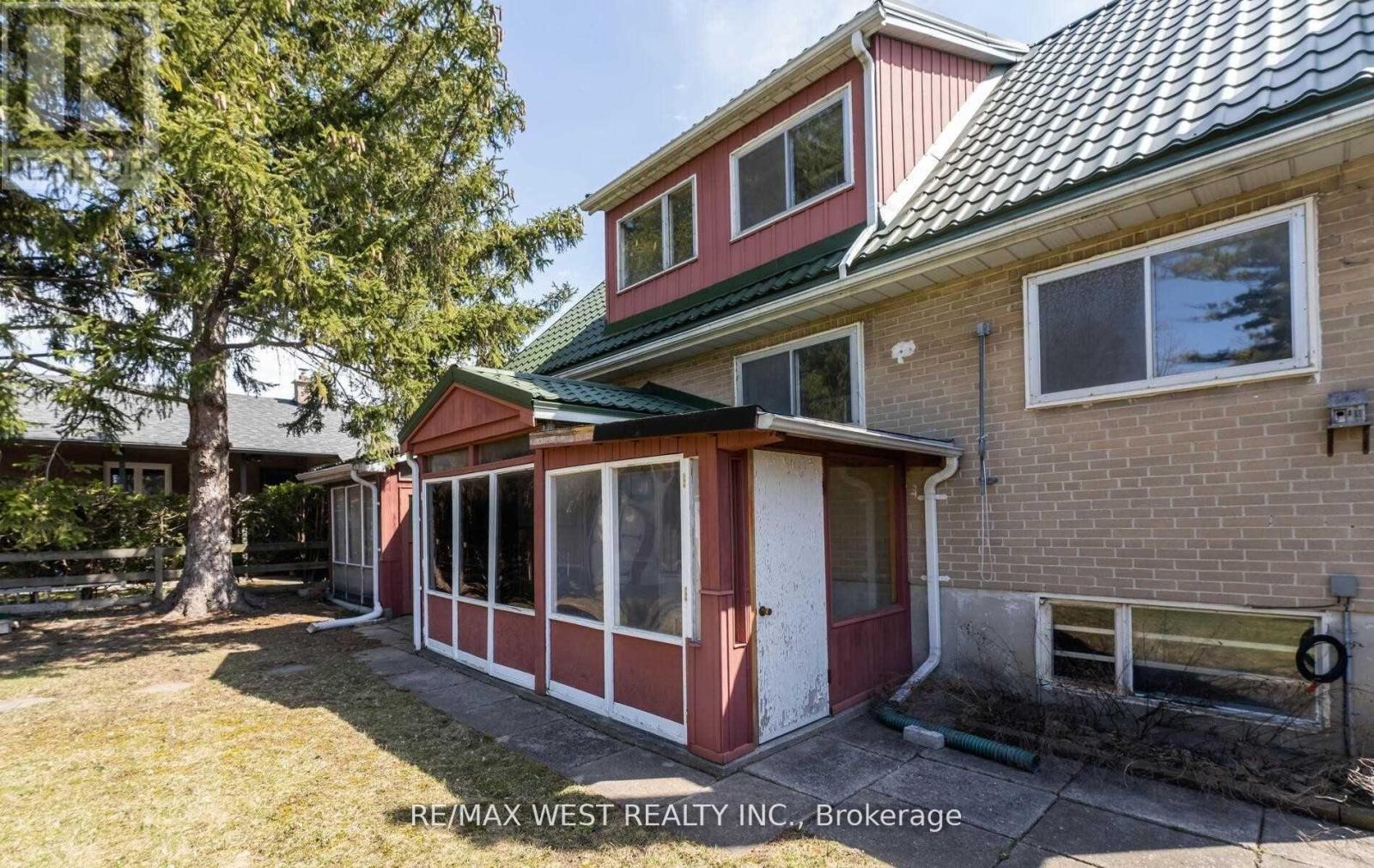 32 Broadleaf Road, Toronto, ON - Outdoor With Exterior