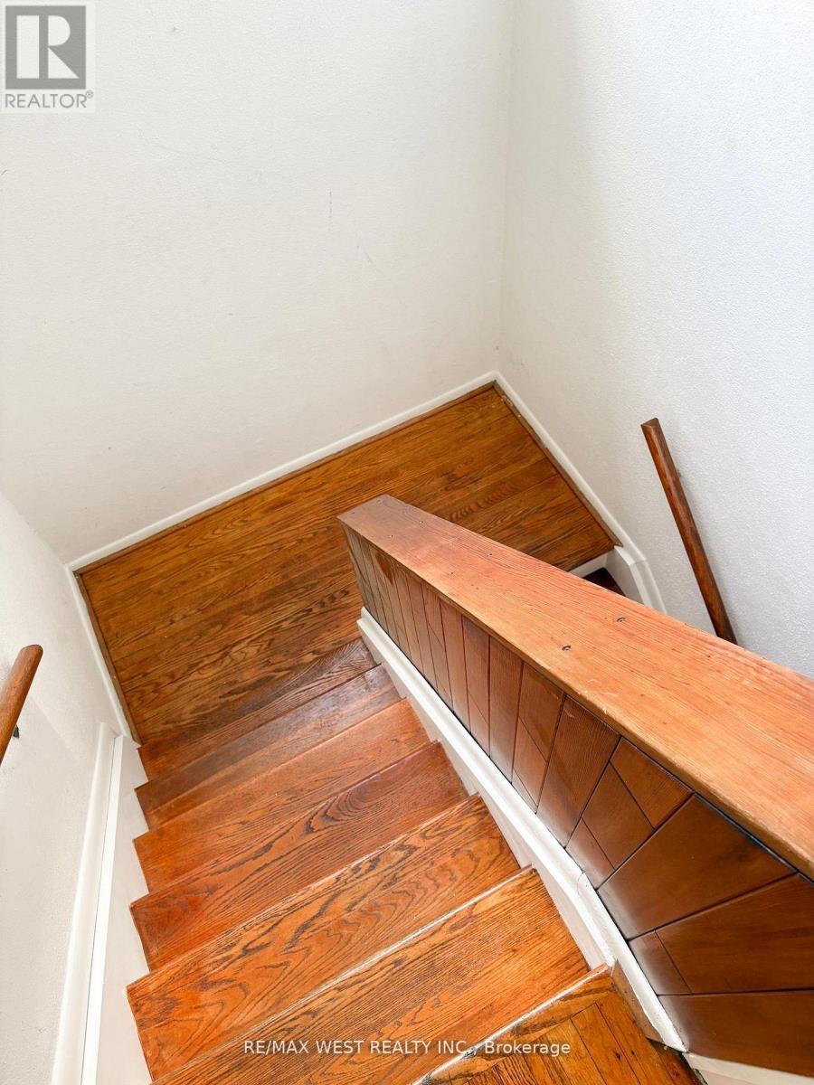 32 Broadleaf Road, Toronto, ON - Indoor Photo Showing Other Room