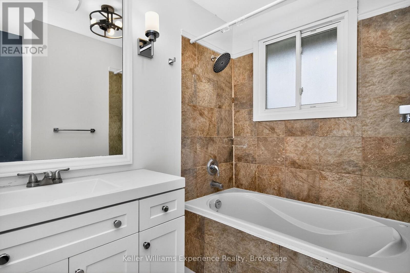 556 Champlain Road, Tiny, ON - Indoor Photo Showing Bathroom