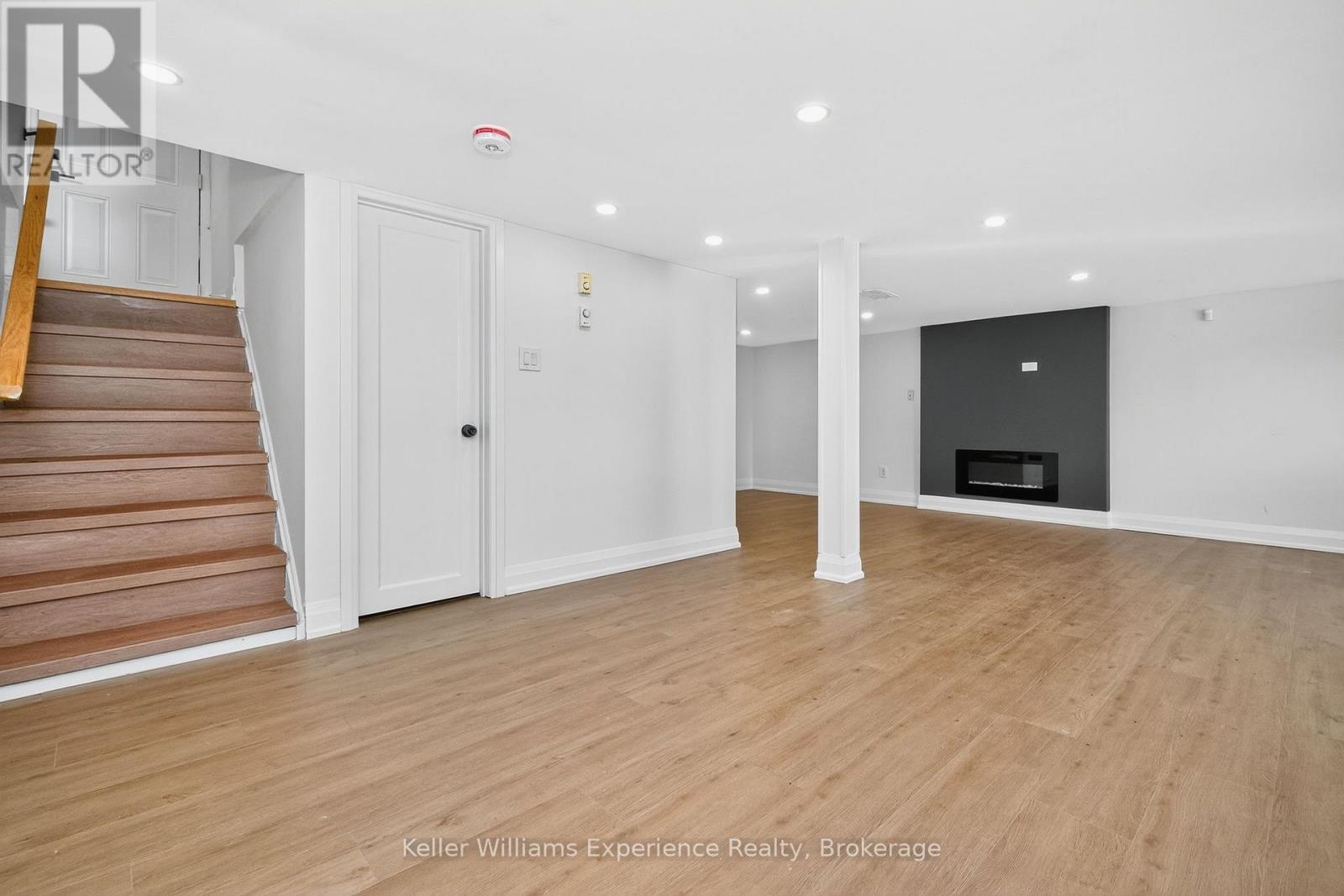 556 Champlain Road, Tiny, ON - Indoor Photo Showing Other Room