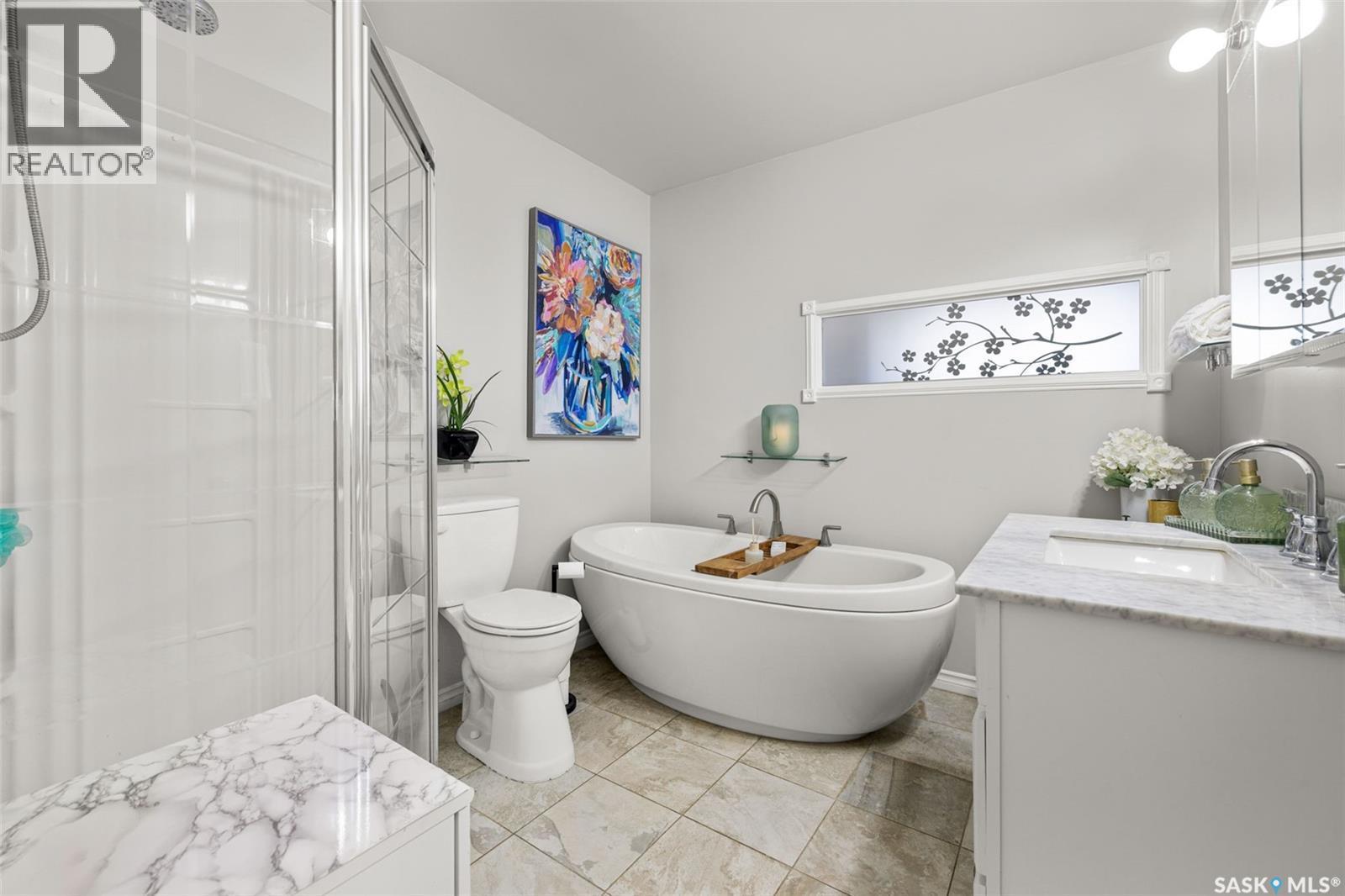 359 4Th Avenue Se, Swift Current, SK - Indoor Photo Showing Bathroom