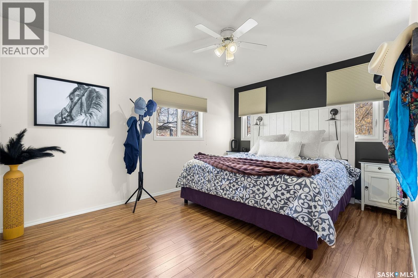 359 4Th Avenue Se, Swift Current, SK - Indoor Photo Showing Bedroom