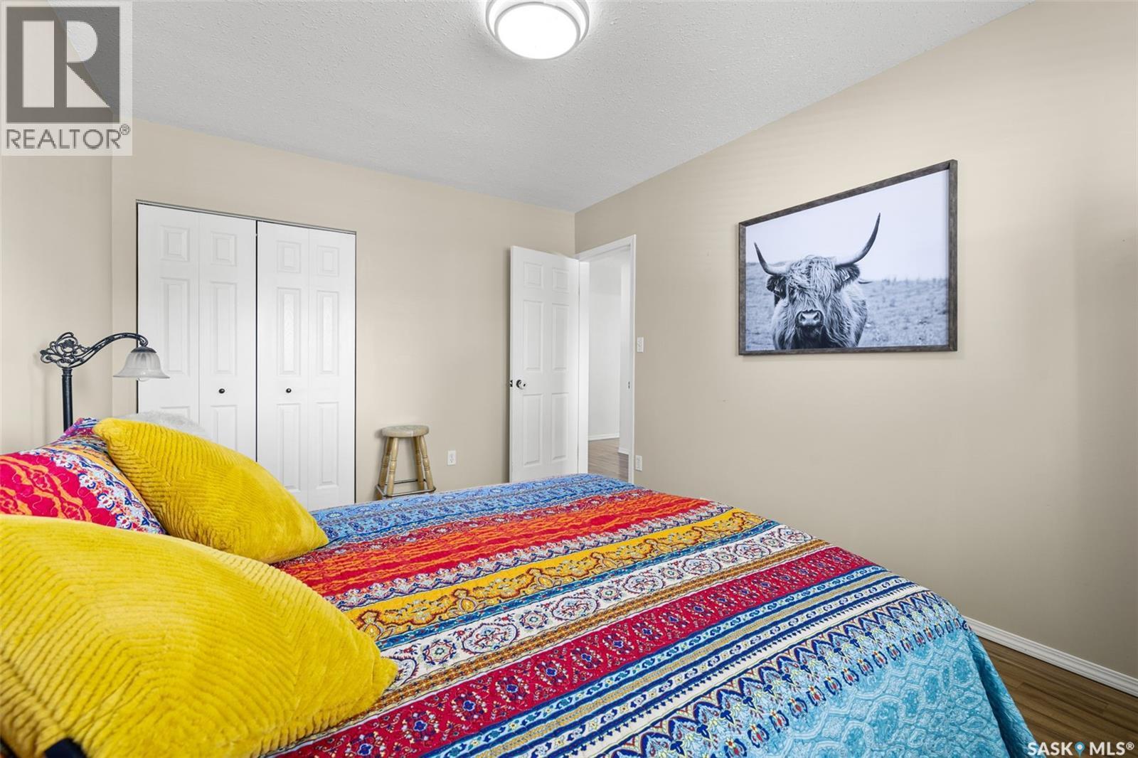 359 4Th Avenue Se, Swift Current, SK - Indoor Photo Showing Bedroom