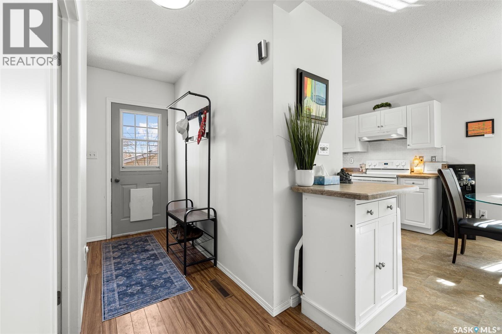 359 4Th Avenue Se, Swift Current, SK - Indoor