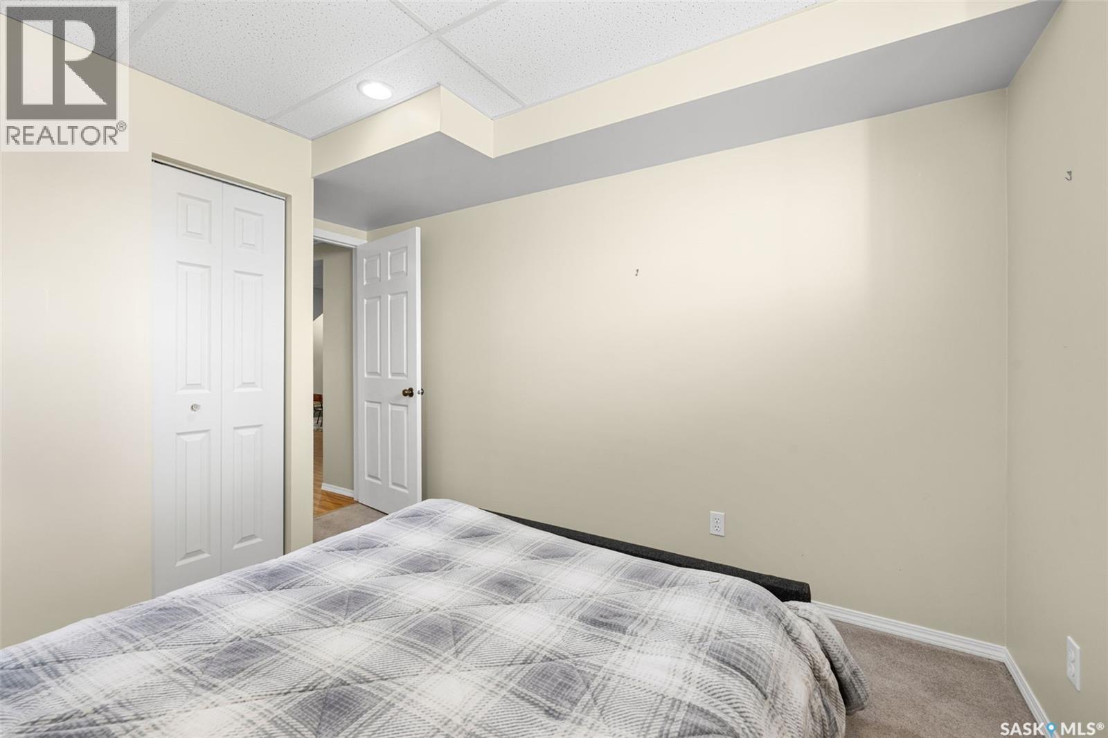359 4Th Avenue Se, Swift Current, SK - Indoor Photo Showing Bedroom