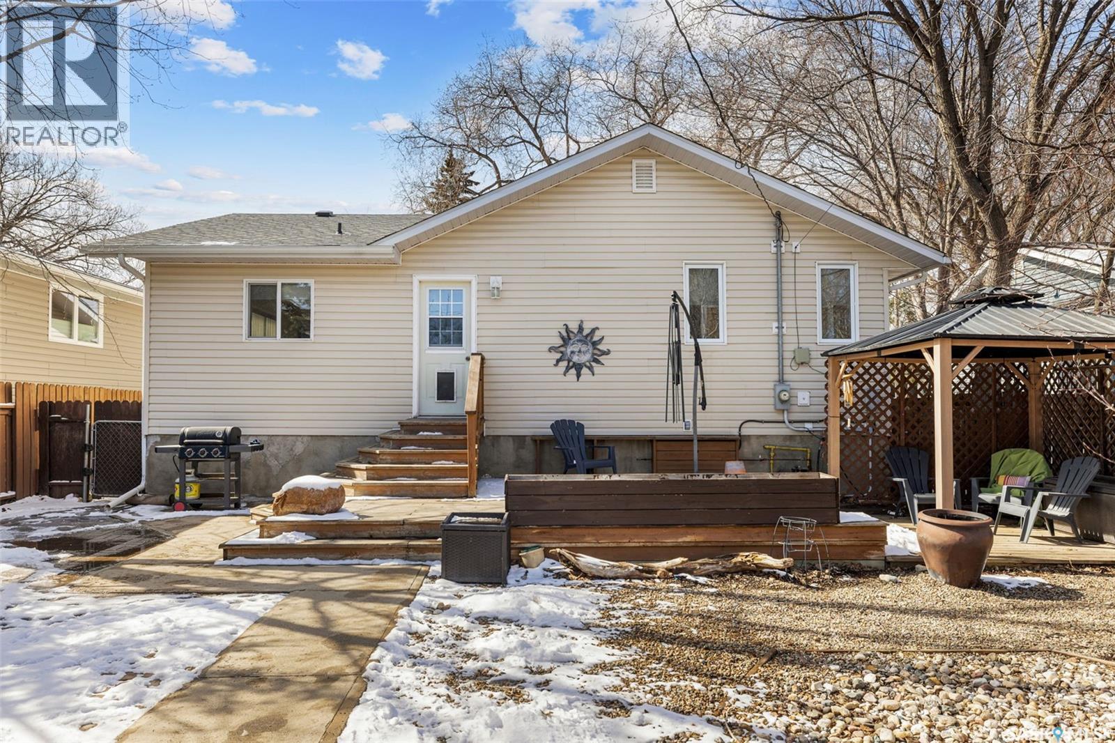 359 4Th Avenue Se, Swift Current, SK - Outdoor With Deck Patio Veranda