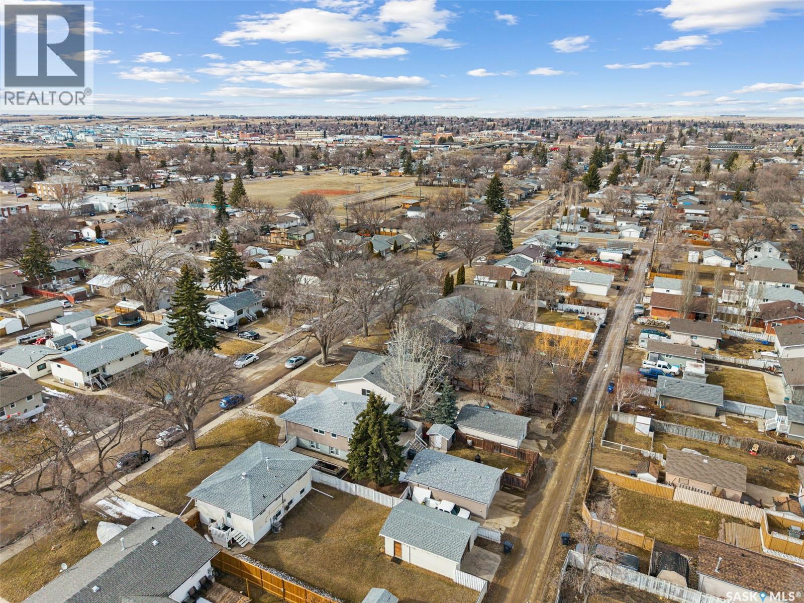 359 4Th Avenue Se, Swift Current, SK - Outdoor With View