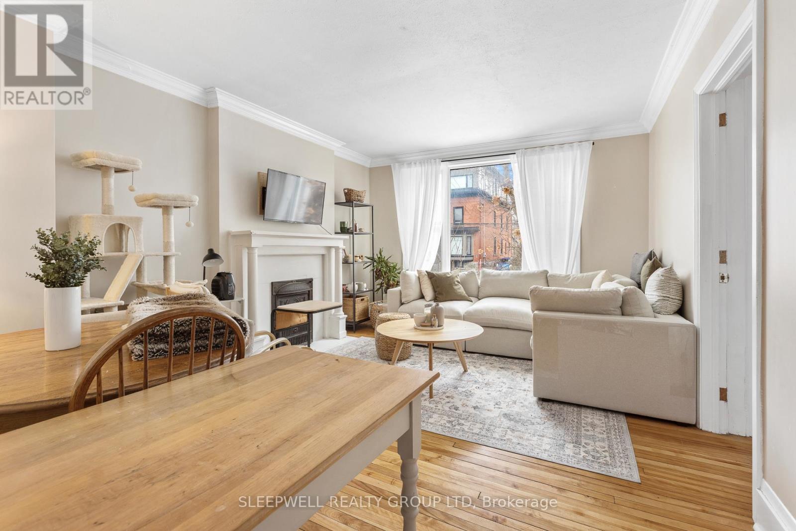 84 Fourth Avenue, Ottawa, ON - Indoor Photo Showing Living Room With Fireplace
